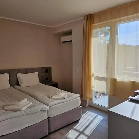 Lotos Hotel *